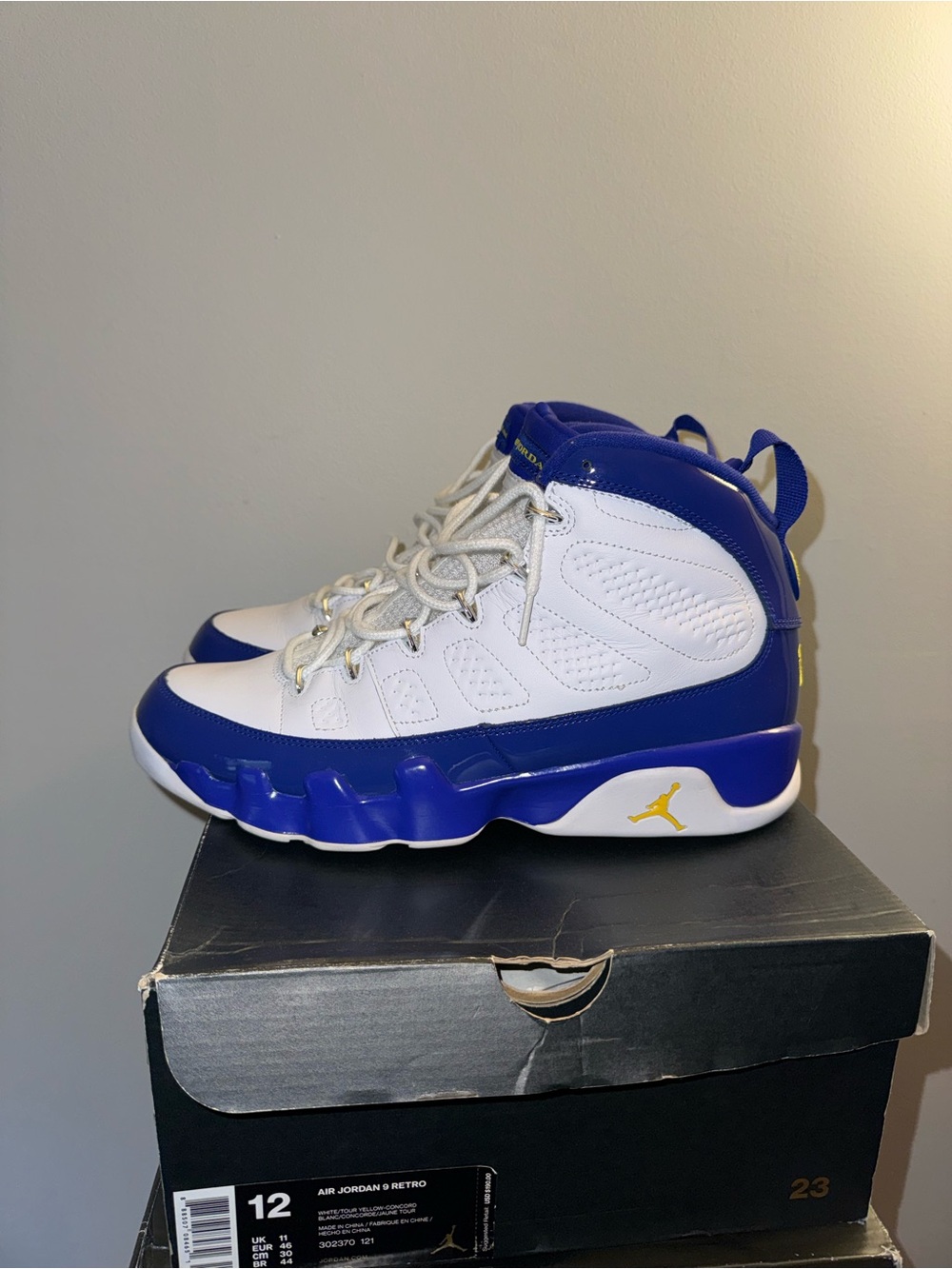 Jordan Men's Retro Basketball Shoes - White/Royal Blue/Yellow